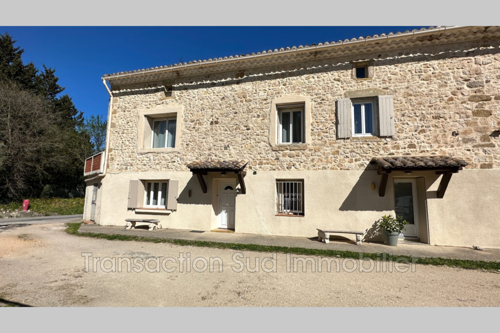 vente maison 10 Pièce(s) – 10 pièces – 4 chambres – NR voyageurs – 158.24 m²