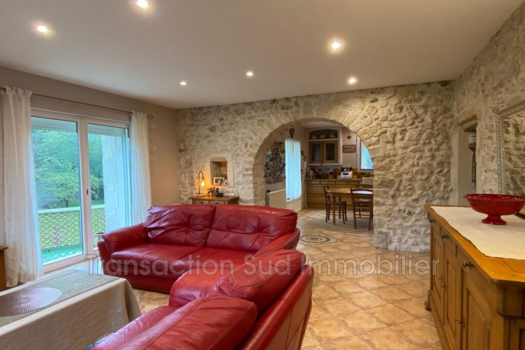 vente maison 10 Pièce(s) – 10 pièces – 4 chambres – NR voyageurs – 158.24 m²