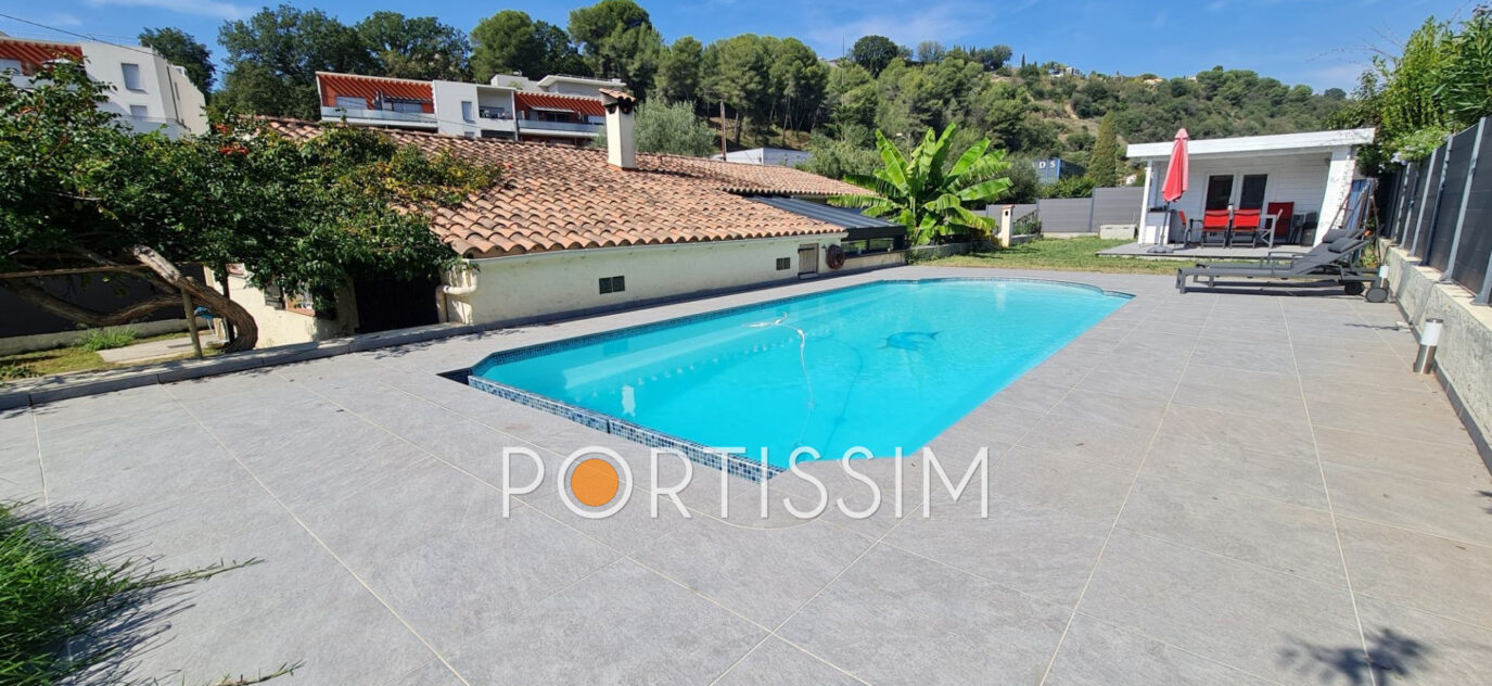 Cagnes-Sur-Mer / villa individuelle avec piscine – 4 pièces – 3 chambres – NR voyageurs – 100.00 m²