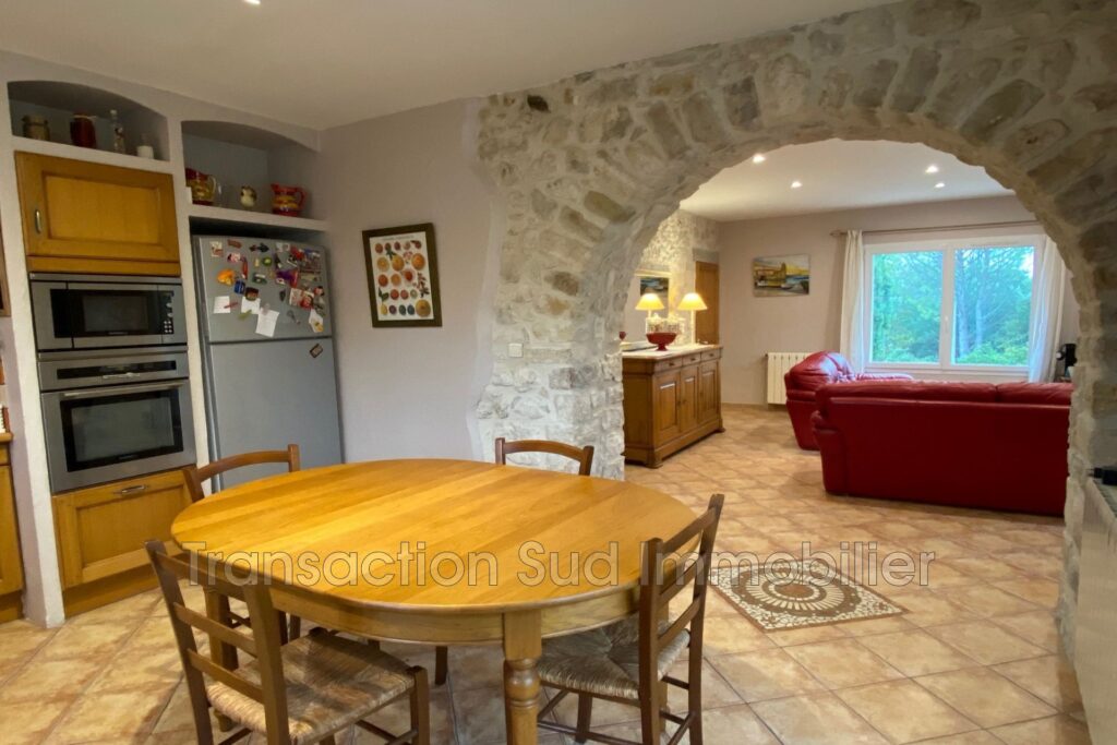 vente maison 10 Pièce(s) – 10 pièces – 4 chambres – NR voyageurs – 158.24 m²