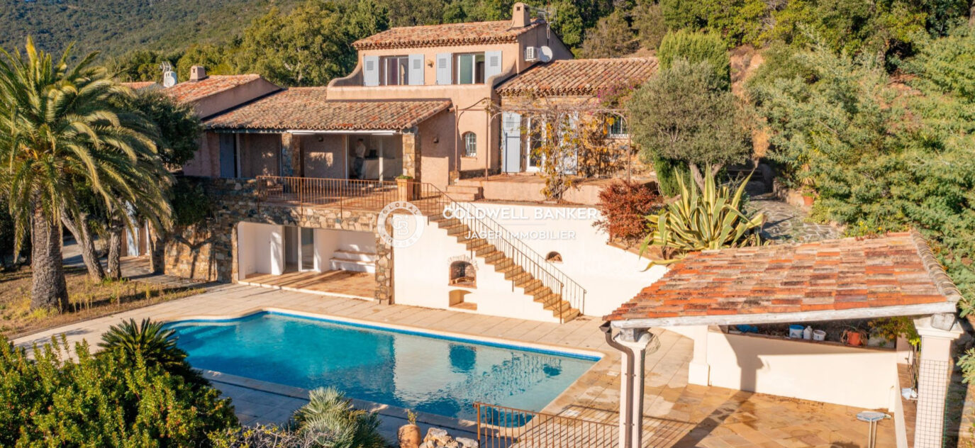 Charmante villa avec magnifique vue mer disposant d’un emplace – 6 pièces – 3 chambres – NR voyageurs – 197.38 m²