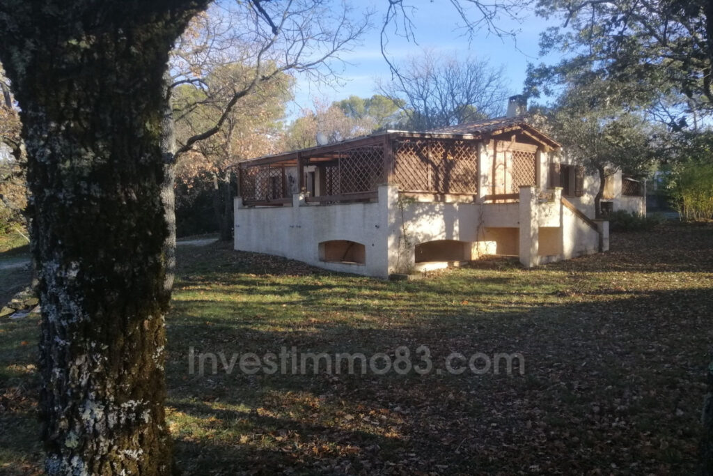 NOUVEAUTE NANS LES PINS 83: Dans un cadre champêtre proche du  – 5 pièces – 3 chambres – NR voyageurs – 106.00 m²