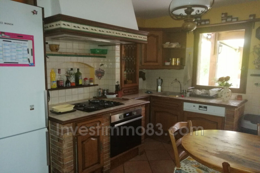 NOUVEAUTE NANS LES PINS 83: Dans un cadre champêtre proche du  – 5 pièces – 3 chambres – NR voyageurs – 106.00 m²