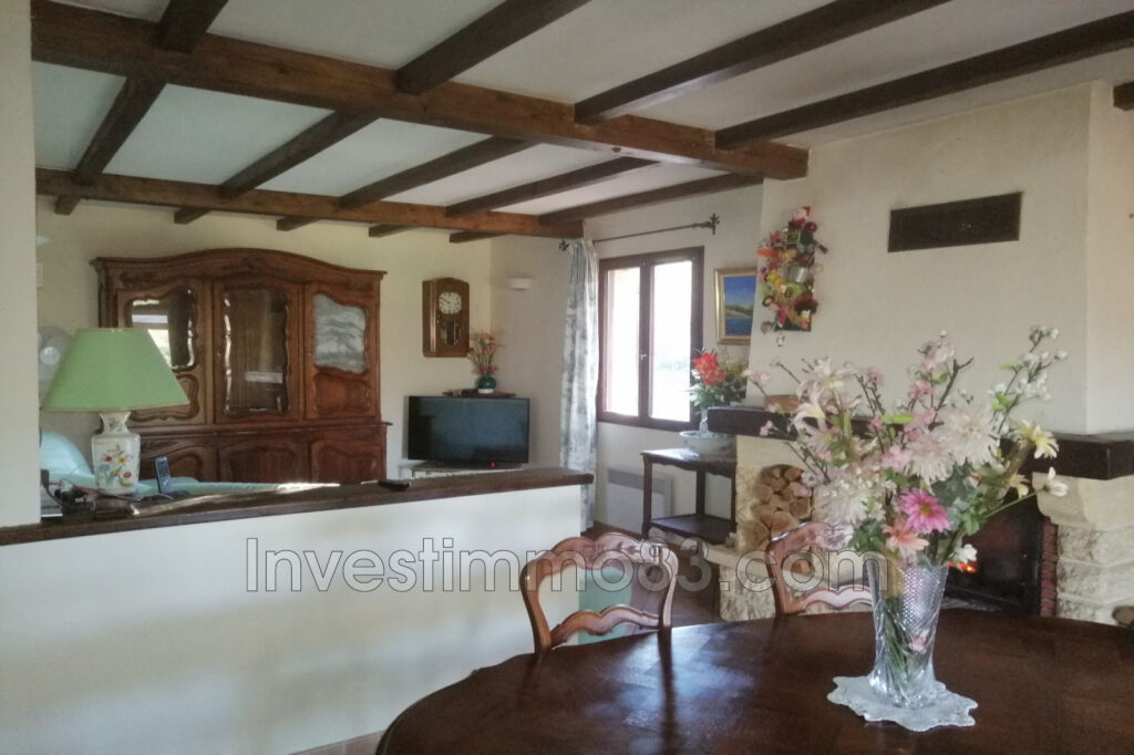 NOUVEAUTE NANS LES PINS 83: Dans un cadre champêtre proche du  – 5 pièces – 3 chambres – NR voyageurs – 106.00 m²