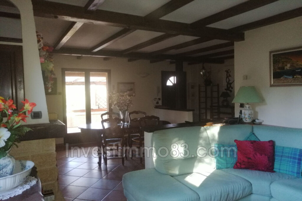 NOUVEAUTE NANS LES PINS 83: Dans un cadre champêtre proche du  – 5 pièces – 3 chambres – NR voyageurs – 106.00 m²