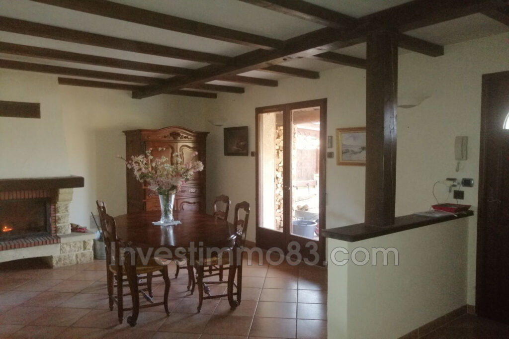 NOUVEAUTE NANS LES PINS 83: Dans un cadre champêtre proche du  – 5 pièces – 3 chambres – NR voyageurs – 106.00 m²