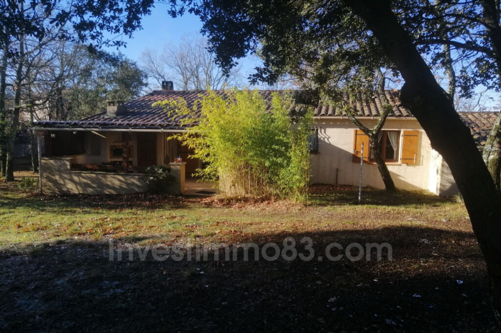 NOUVEAUTE NANS LES PINS 83: Dans un cadre champêtre proche du  – 5 pièces – 3 chambres – NR voyageurs – 106.00 m²