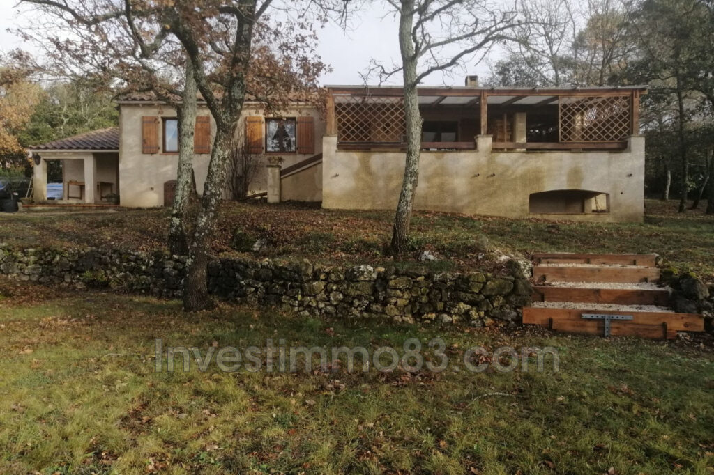 NOUVEAUTE NANS LES PINS 83: Dans un cadre champêtre proche du  – 5 pièces – 3 chambres – NR voyageurs – 106.00 m²