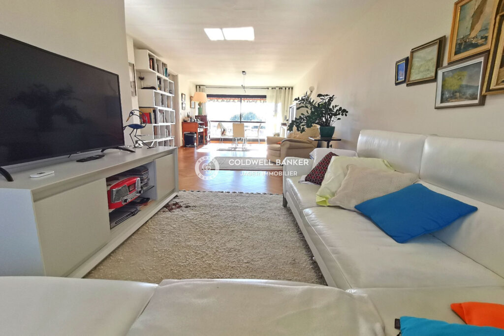 Centre-ville de Sainte-Maxime – Appartement 4 pièces dernier é – 4 pièces – 3 chambres – NR voyageurs – 96.93 m²