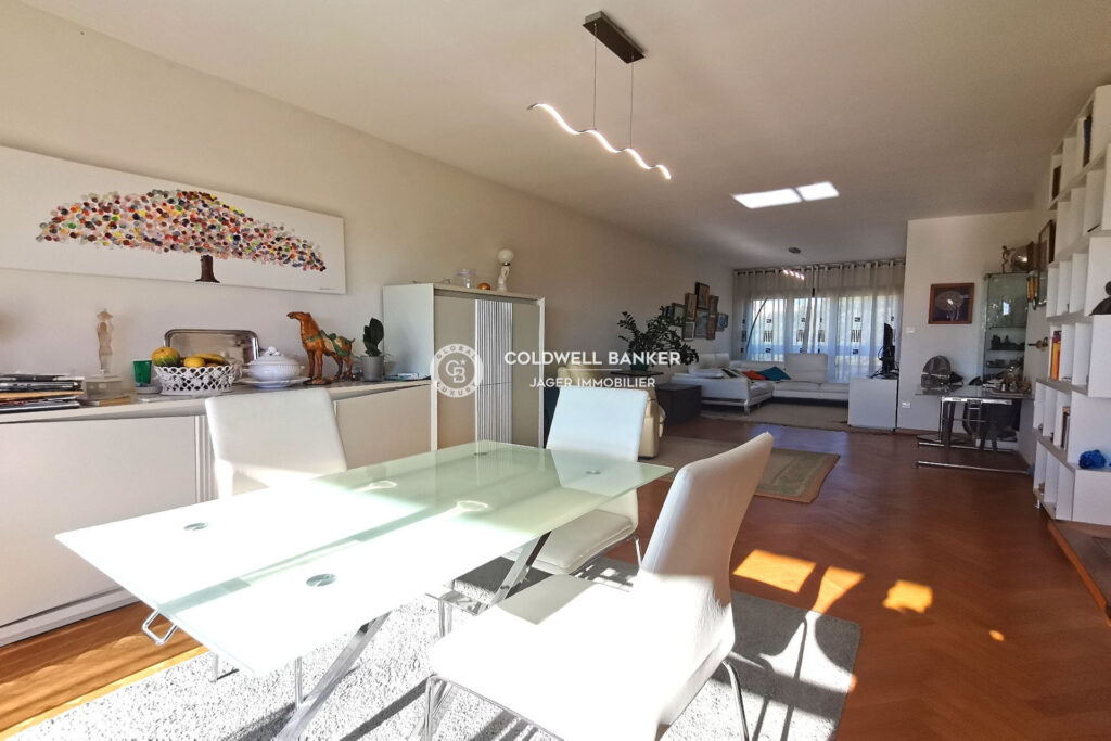 Centre-ville de Sainte-Maxime – Appartement 4 pièces dernier é – 4 pièces – 3 chambres – NR voyageurs – 96.93 m²