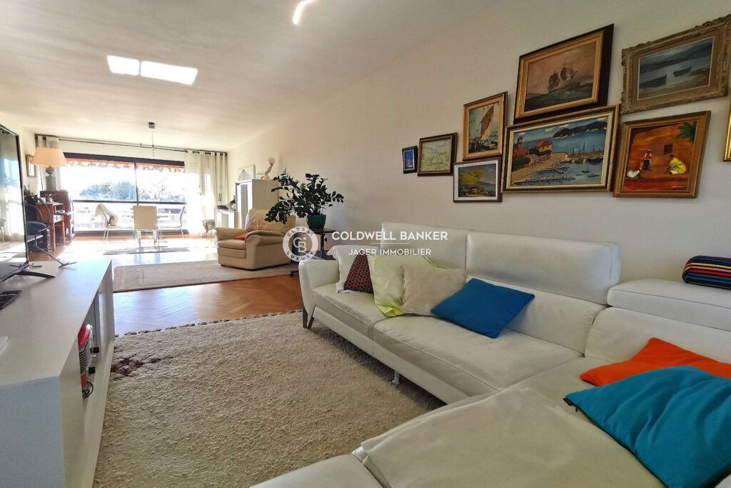 Centre-ville de Sainte-Maxime – Appartement 4 pièces dernier é – 4 pièces – 3 chambres – NR voyageurs – 96.93 m²