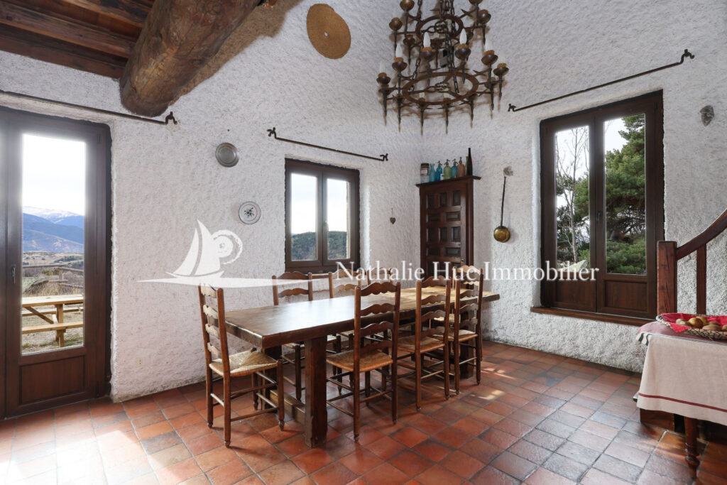 vente maison 8 Pièce(s) – 8 pièces – 7 chambres – 210.00 m²