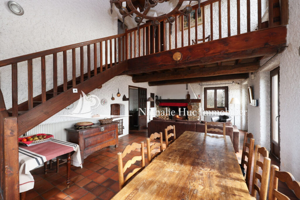 vente maison 8 Pièce(s) – 8 pièces – 7 chambres – 210.00 m²