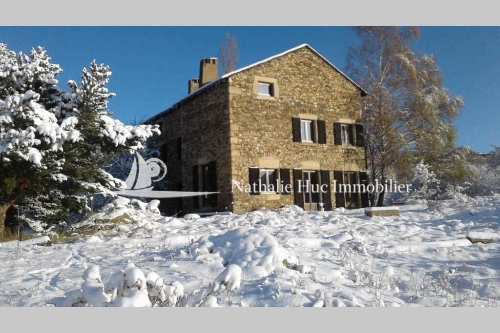 vente maison 8 Pièce(s) – 8 pièces – 7 chambres – 210.00 m²