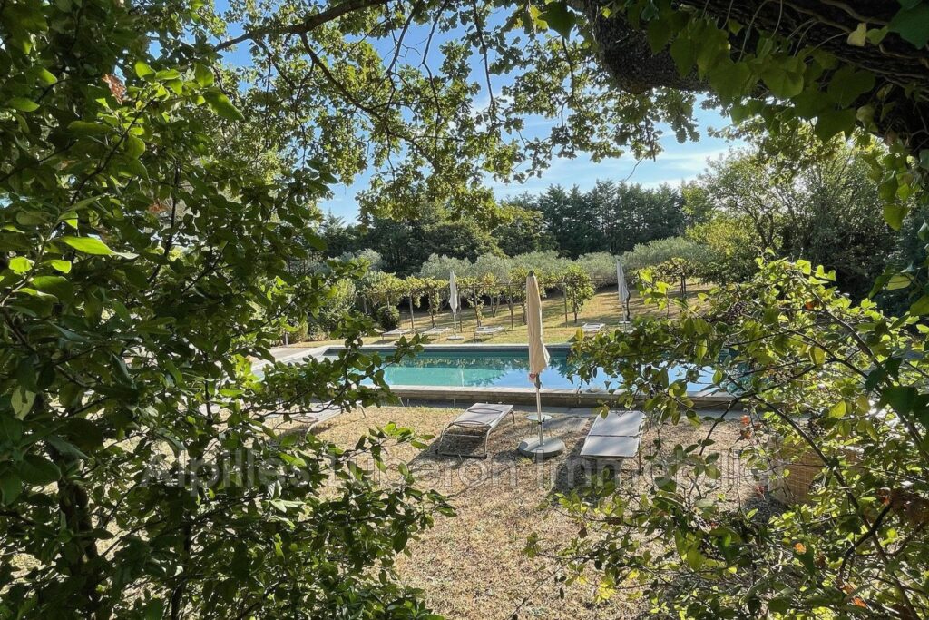 location saisonnière mas 7 Pièce(s) – 7 pièces – 5 chambres – NR voyageurs – 150.00 m²