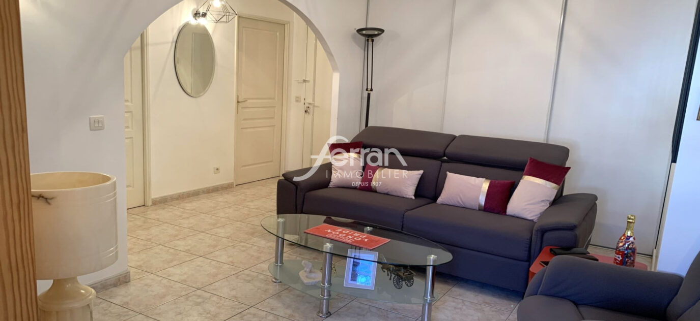 A vendre, à Draguignan T2 de 64 m2 – 2 pièces – 1 chambre – NR voyageurs – 64.00 m²