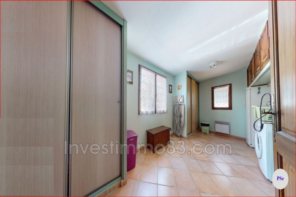 NOUVEAUTE NANS LES PINS 83: Dans un cadre champêtre proche du  – 5 pièces – 3 chambres – NR voyageurs – 106.00 m²