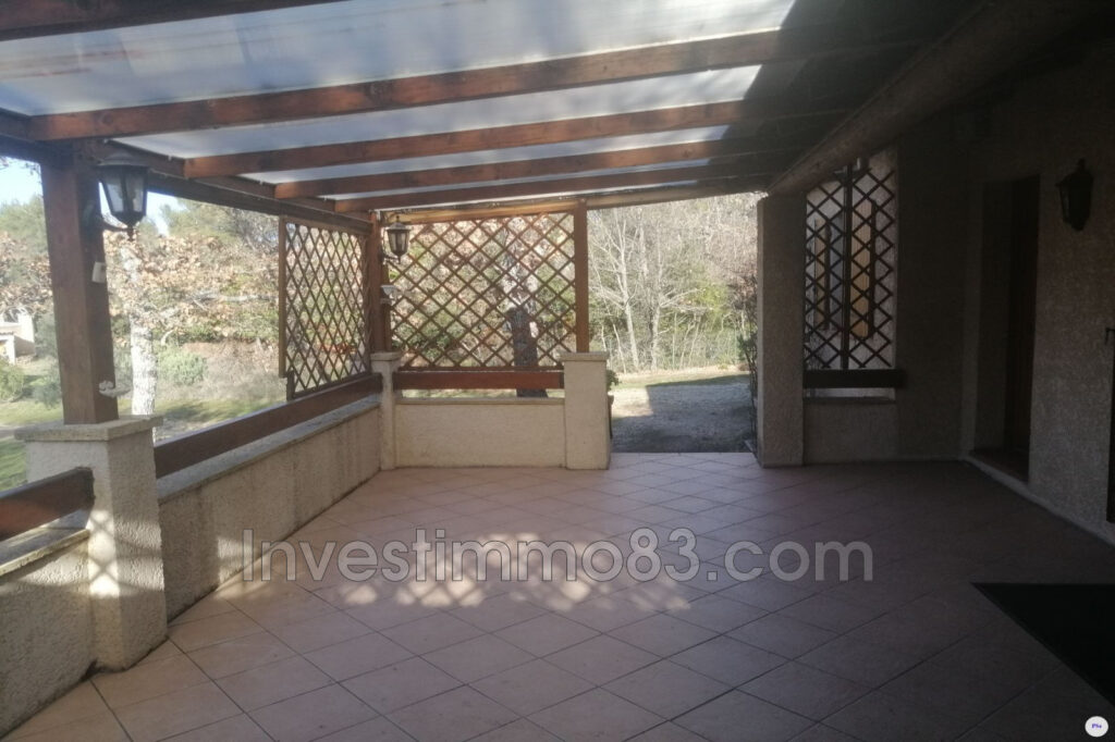 NOUVEAUTE NANS LES PINS 83: Dans un cadre champêtre proche du  – 5 pièces – 3 chambres – NR voyageurs – 106.00 m²