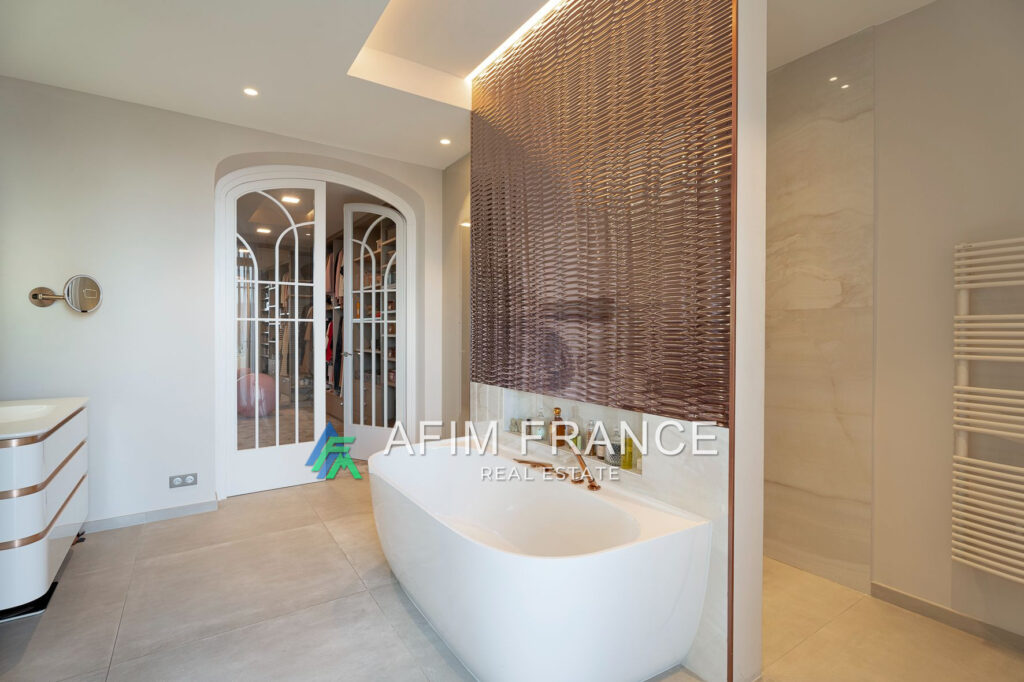 vente maison de ville 4 Pièce(s) – 4 pièces – 3 chambres – 210.00 m²