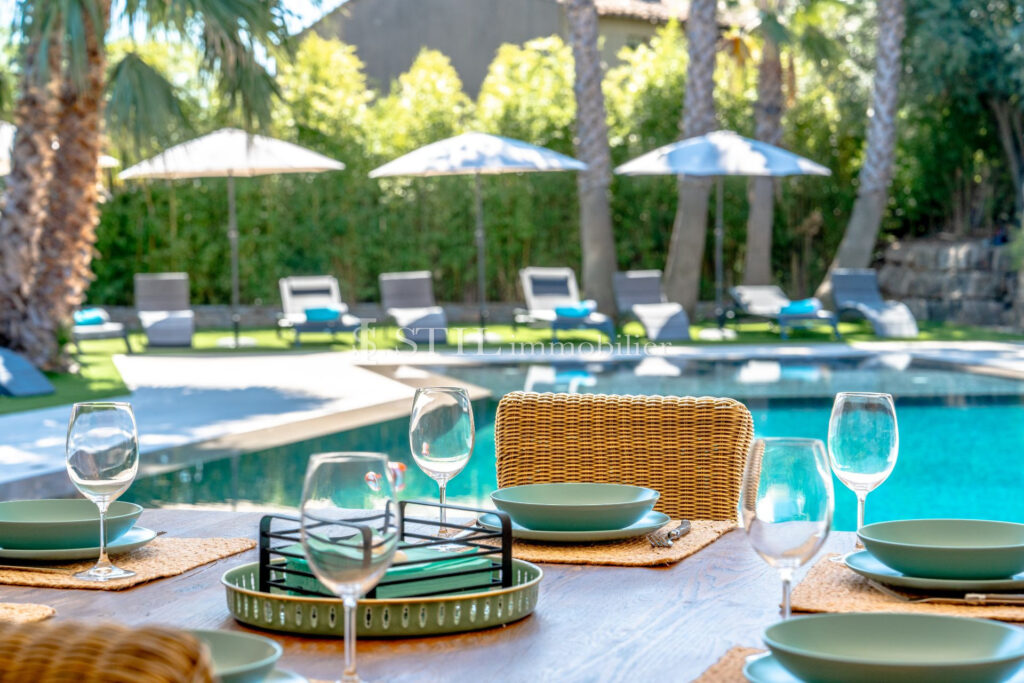 location saisonnière villa 5 Pièce(s) – 5 pièces – 4 chambres – NR voyageurs – 300.00 m²