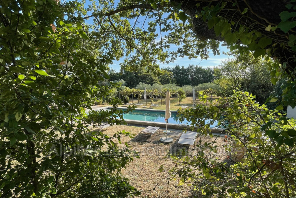 location saisonnière mas 7 Pièce(s) – 7 pièces – 5 chambres – NR voyageurs – 150.00 m²