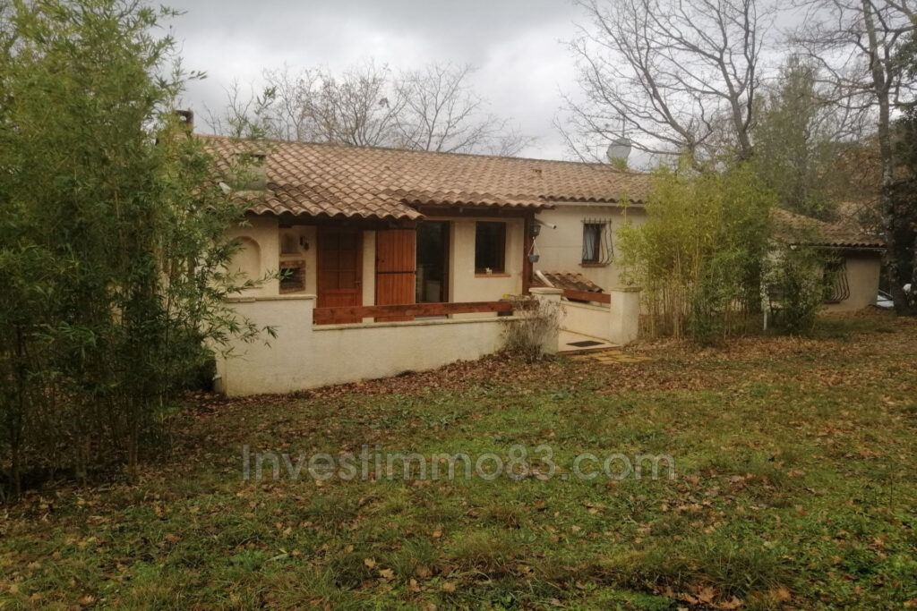 NOUVEAUTE NANS LES PINS 83: Dans un cadre champêtre proche du  – 5 pièces – 3 chambres – NR voyageurs – 106.00 m²