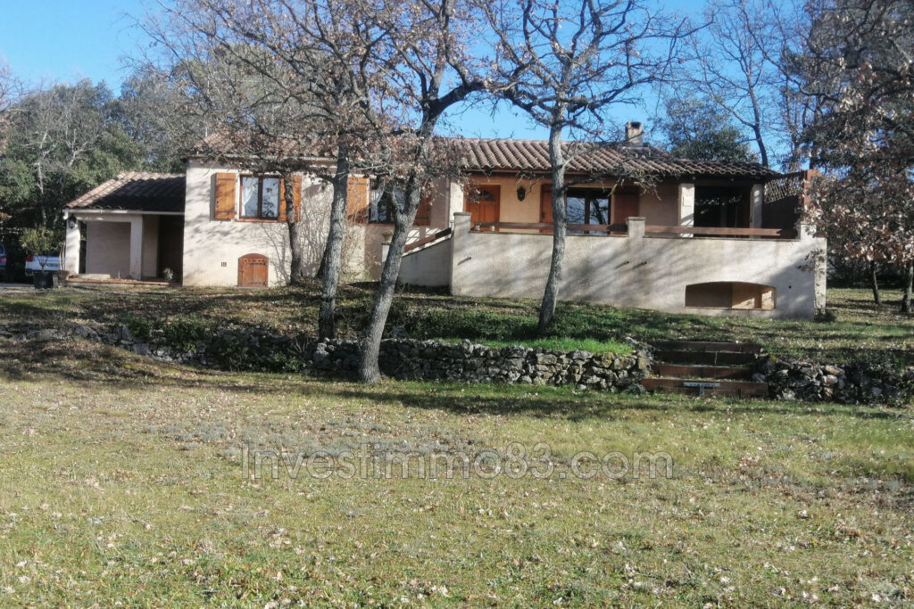 NOUVEAUTE NANS LES PINS 83: Dans un cadre champêtre proche du  – 5 pièces – 3 chambres – NR voyageurs – 106.00 m²