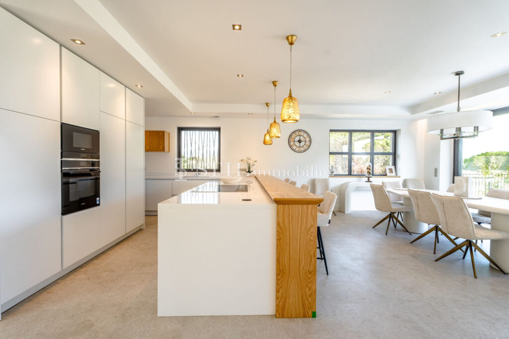 vente villa 6 Pièce(s) – 6 pièces – 6 chambres – NR voyageurs – 370.00 m²