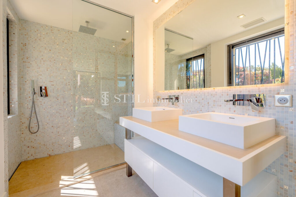 vente villa 6 Pièce(s) – 6 pièces – 6 chambres – NR voyageurs – 370.00 m²