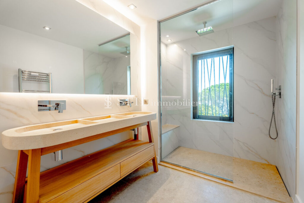 vente villa 6 Pièce(s) – 6 pièces – 6 chambres – NR voyageurs – 370.00 m²