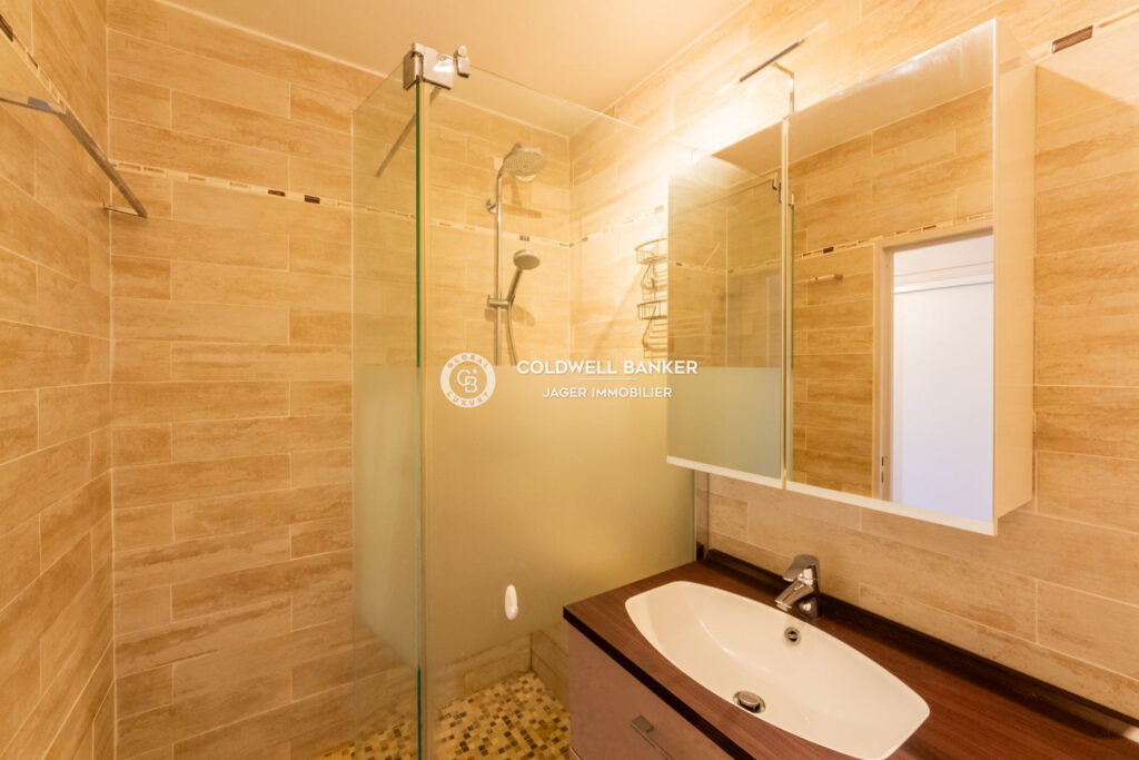 Centre-ville de Sainte-Maxime – Appartement 4 pièces dernier é – 4 pièces – 3 chambres – NR voyageurs – 96.93 m²