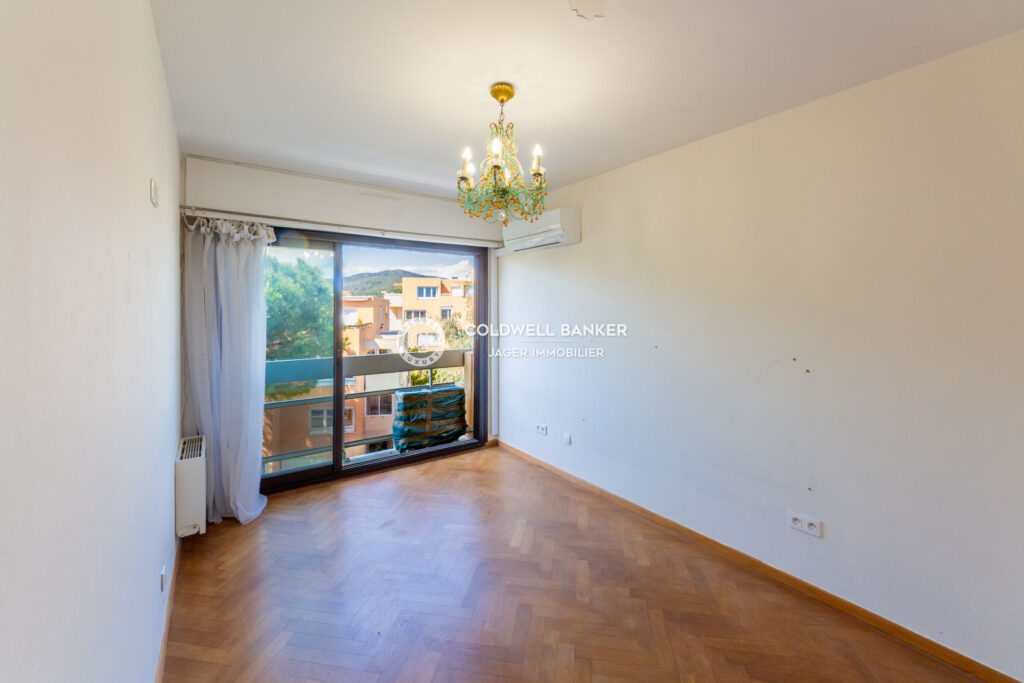 Centre-ville de Sainte-Maxime – Appartement 4 pièces dernier é – 4 pièces – 3 chambres – NR voyageurs – 96.93 m²