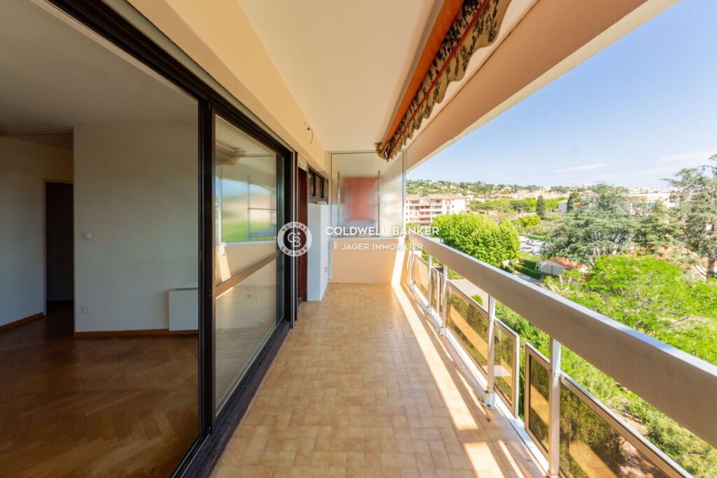 Centre-ville de Sainte-Maxime – Appartement 4 pièces dernier é – 4 pièces – 3 chambres – NR voyageurs – 96.93 m²