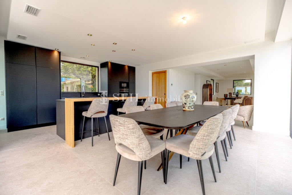 vente villa 6 Pièce(s) – 6 pièces – 5 chambres – 353.00 m²