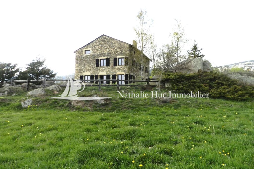 vente maison 8 Pièce(s) – 8 pièces – 7 chambres – 210.00 m²