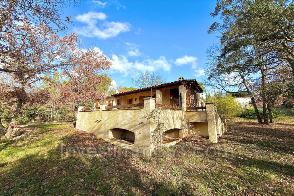 NOUVEAUTE NANS LES PINS 83: Dans un cadre champêtre proche du  – 5 pièces – 3 chambres – NR voyageurs – 106.00 m²