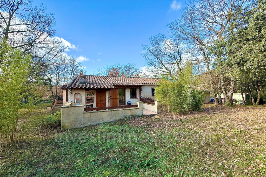 NOUVEAUTE NANS LES PINS 83: Dans un cadre champêtre proche du  – 5 pièces – 3 chambres – NR voyageurs – 106.00 m²