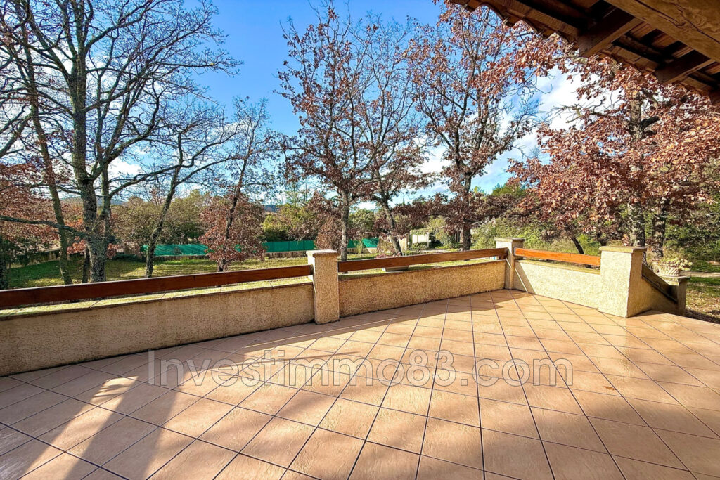 NOUVEAUTE NANS LES PINS 83: Dans un cadre champêtre proche du  – 5 pièces – 3 chambres – NR voyageurs – 106.00 m²