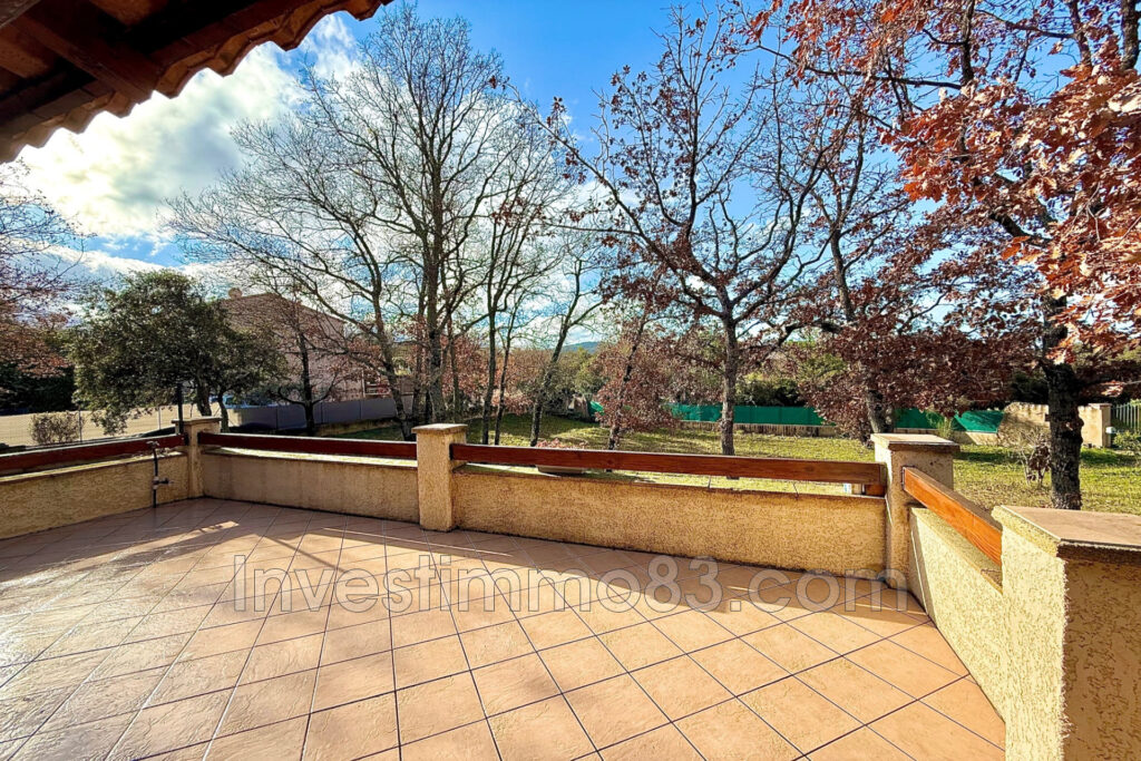 NOUVEAUTE NANS LES PINS 83: Dans un cadre champêtre proche du  – 5 pièces – 3 chambres – NR voyageurs – 106.00 m²