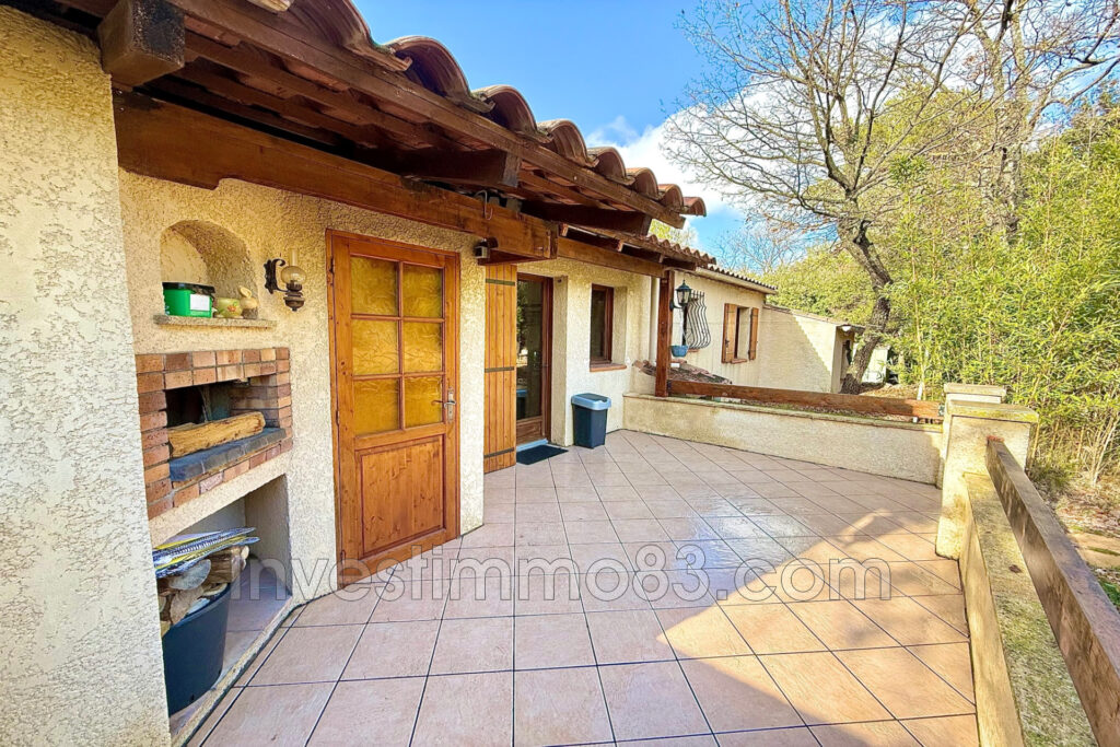 NOUVEAUTE NANS LES PINS 83: Dans un cadre champêtre proche du  – 5 pièces – 3 chambres – NR voyageurs – 106.00 m²