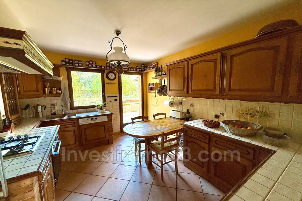 NOUVEAUTE NANS LES PINS 83: Dans un cadre champêtre proche du  – 5 pièces – 3 chambres – NR voyageurs – 106.00 m²