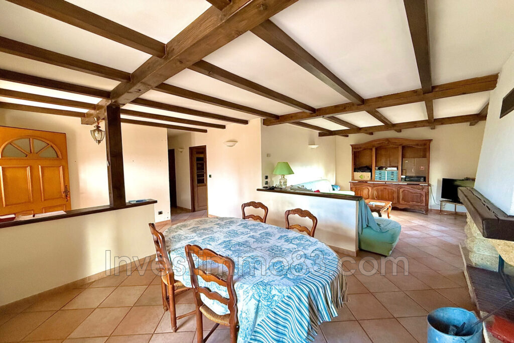 NOUVEAUTE NANS LES PINS 83: Dans un cadre champêtre proche du  – 5 pièces – 3 chambres – NR voyageurs – 106.00 m²