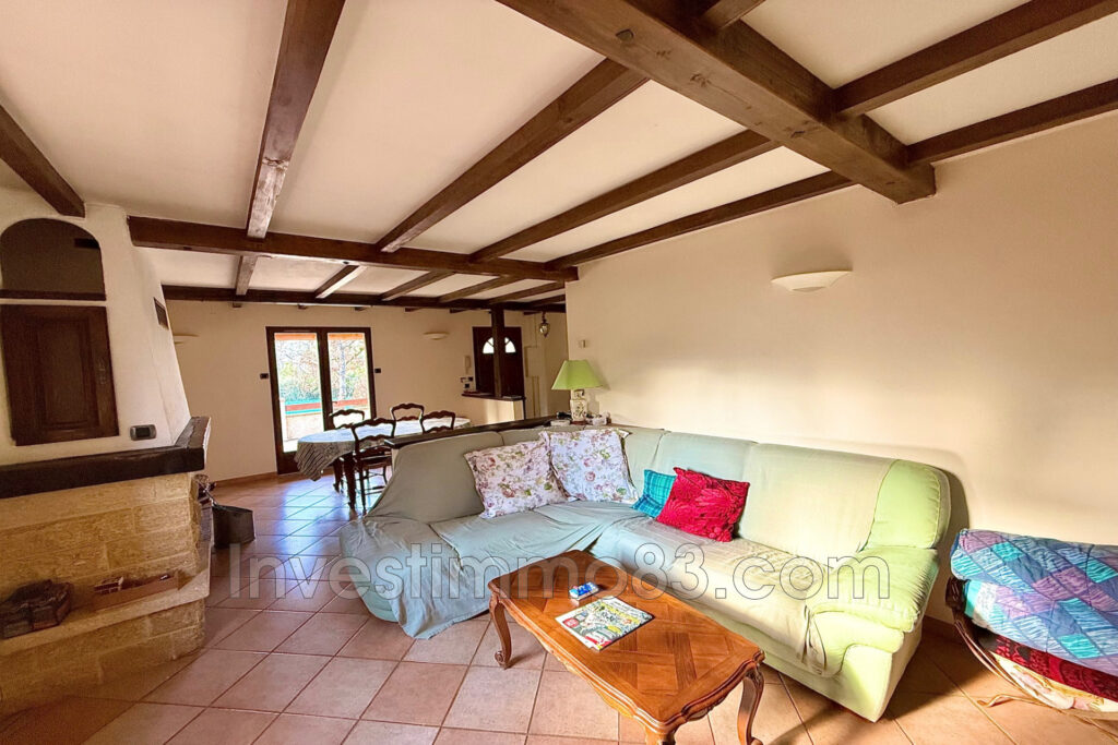 NOUVEAUTE NANS LES PINS 83: Dans un cadre champêtre proche du  – 5 pièces – 3 chambres – NR voyageurs – 106.00 m²