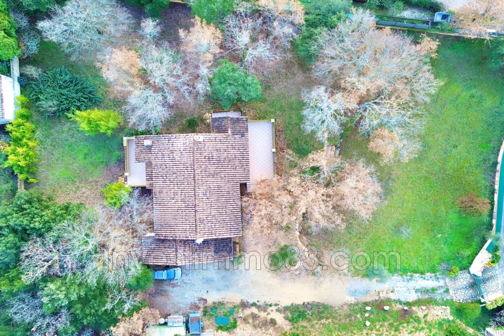 NOUVEAUTE NANS LES PINS 83: Dans un cadre champêtre proche du  – 5 pièces – 3 chambres – NR voyageurs – 106.00 m²