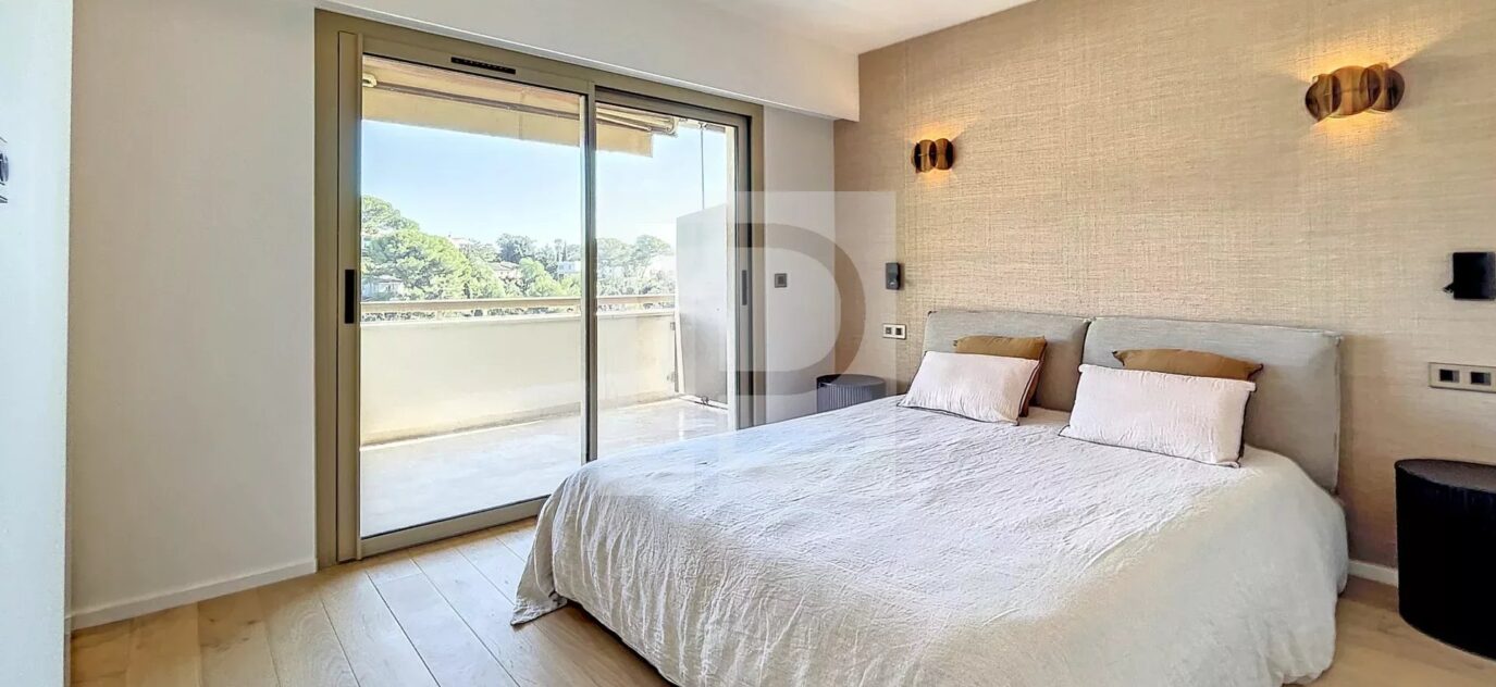 Le Cannet résidentiel – Luxueux appartement de 142m² avec très belle vue mer et collines – 5 pièces – 4 chambres – 12 voyageurs – 142 m²