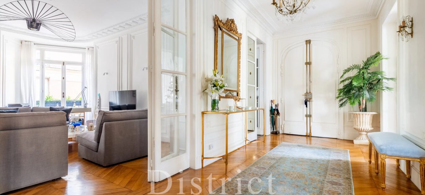 Location meublée courte durée  – Appartement familial de 200m² – grand luxe. – 3 chambres – 6 voyageurs – 200 m²