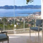 Cannes californie – Villa des années 1970 avec vue imprenable sur la baie de cannes et le massif de l’estérel – NR pièces – 4 chambres – 8 voyageurs – 320 m²