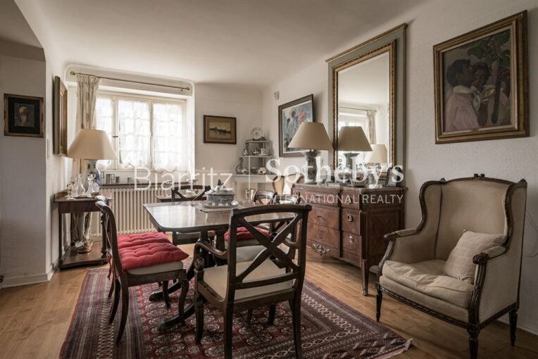 Charmante Maison Basque de Style Labourdine – 7 pièces – 5 chambres – 2 voyageurs – 228 m²