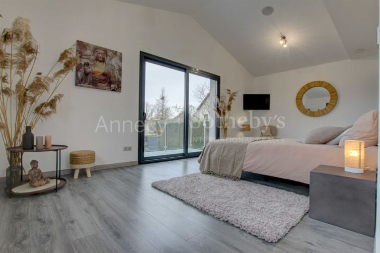 Maison contemporaine proche Annecy – 7 pièces – 5 chambres – 8 voyageurs – 230 m²