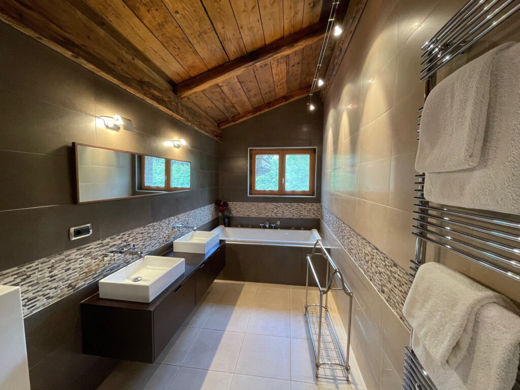 CHALET AUX BELLES PRESTATIONS – 12 pièces – 5 chambres – 305 m²